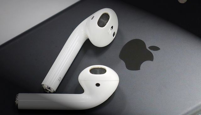 Apple có thể tặng kèm tai nghe AirPods khi mua iPhone vào năm 2020-1