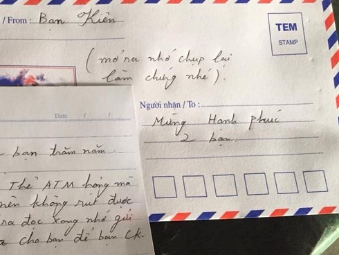 Xôn xao chuyện thanh niên phi 150km đến đám cưới bạn thân trao phong bì rỗng, xin nợ tiền mừng vì lý do máy ATM hỏng, thẻ gãy