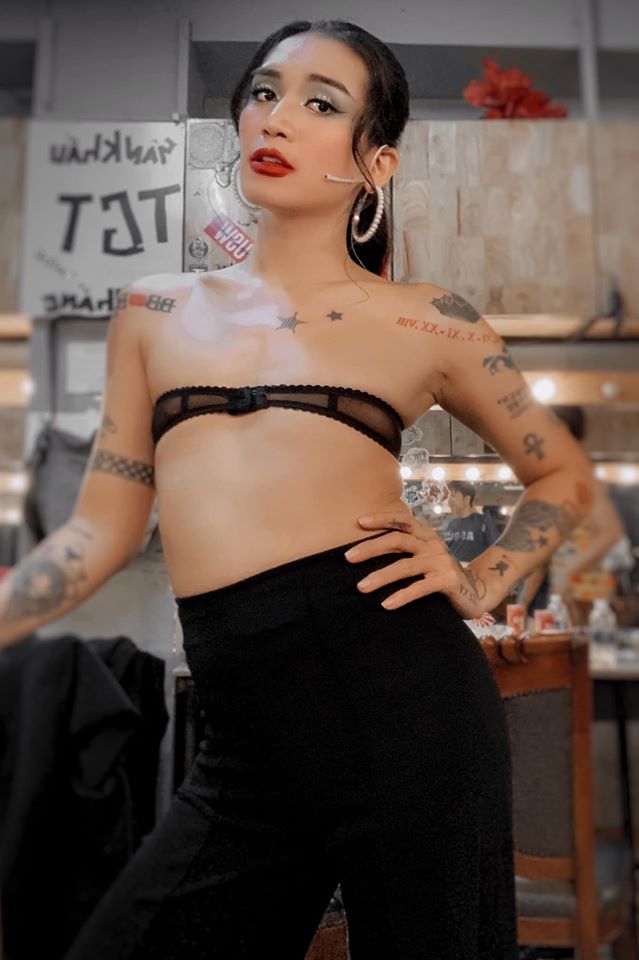 BB Trần khiến Ngọc Trinh, Chi Pu, Tóc Tiên tắt điện với chiếc áo chỉ dài hơn 1 đốt ngón tay-1