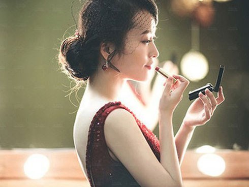 Bản lĩnh đàn bà hậu ly hôn là đây: Làm bạn với chồng cũ nhưng đến khoảnh khắc quan trọng nhất vẫn làm anh ta nhục nhã ê chề