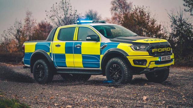 Cảnh sát Dubai chọn Tesla Cybertruck, trong khi người Anh tín nhiệm Ranger Raptor-5