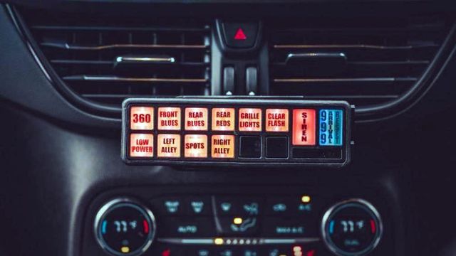 Cảnh sát Dubai chọn Tesla Cybertruck, trong khi người Anh tín nhiệm Ranger Raptor-7