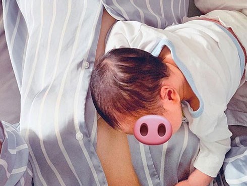 Lan Khuê lần đầu khoe ảnh con trai mới sinh nhưng vòng eo và khuôn ngực lại gây chú ý hơn