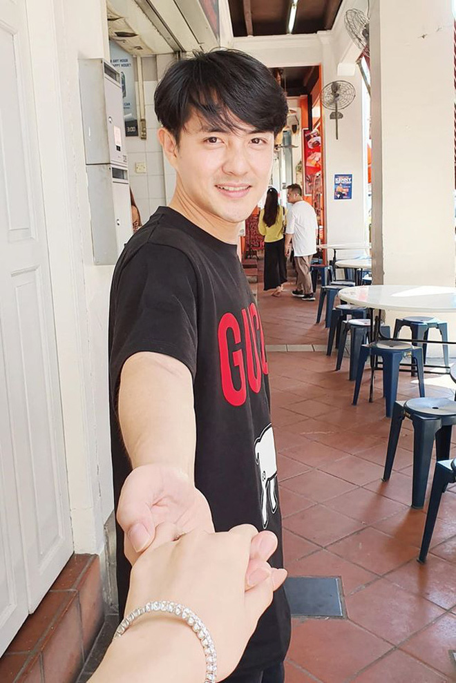 Ghen tị với khoảnh khắc vợ chồng Đông Nhi - Ông Cao Thắng nắm chặt tay, bên nhau cực tình giữa trời thu Hà Nội-4