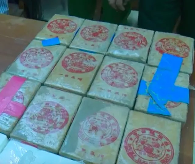 Hàng chục bánh heroin có chữ Trung Quốc trôi dạt vào biển: Dân nhặt được tưởng... bánh kẹo-3