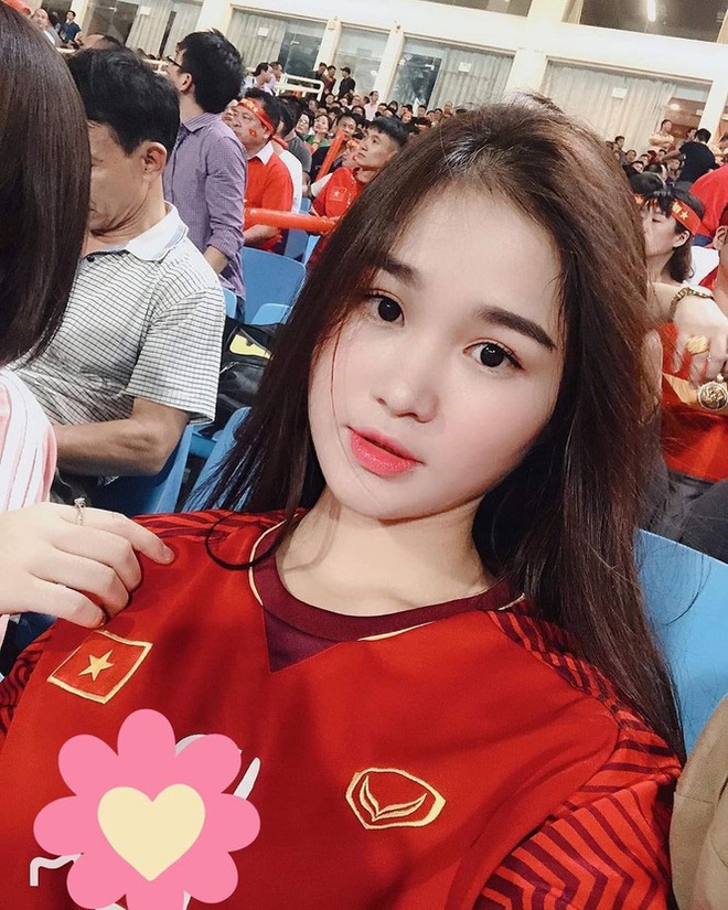 Nhan sắc gợi cảm của hot girl Táo Quân bị đồn là bạn gái tiền vệ Hoàng Đức-4