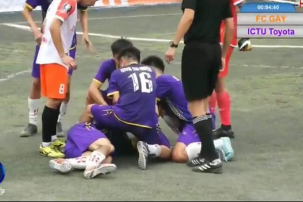 Cầu thủ bóng đá bị giẫm lên mặt đến co giật, bất tỉnh: Tôi không muốn làm lớn chuyện-3