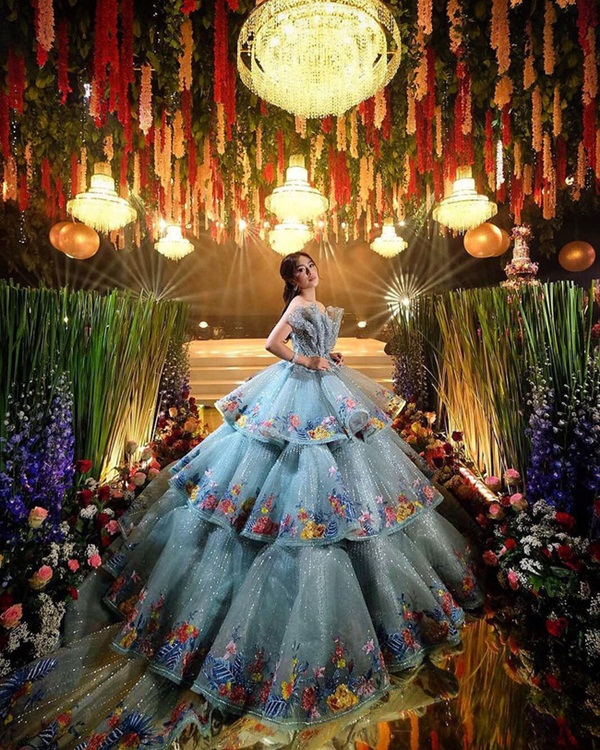 Tiệc sinh nhật của cô gái 18 tuổi giới siêu giàu châu Á: Xa xỉ bậc nhất hơn cả phim ảnh, nhan sắc ngoài đời của nhân vật chính mới thật bất ngờ-1