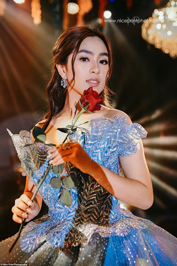 Tiệc sinh nhật của cô gái 18 tuổi giới siêu giàu châu Á: Xa xỉ bậc nhất hơn cả phim ảnh, nhan sắc ngoài đời của nhân vật chính mới thật bất ngờ-6