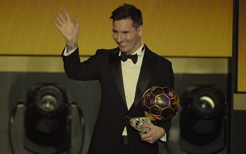 Vượt Ronaldo, Lionel Messi giành danh hiệu Quả bóng vàng 2019-2