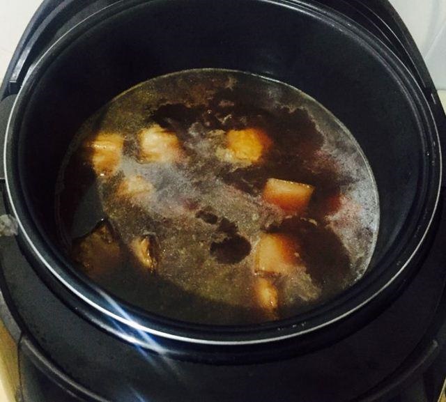 Thả thịt lợn vào nồi cơm điện, tưởng sai sai mà có ngay món ăn tuyệt đỉnh-8