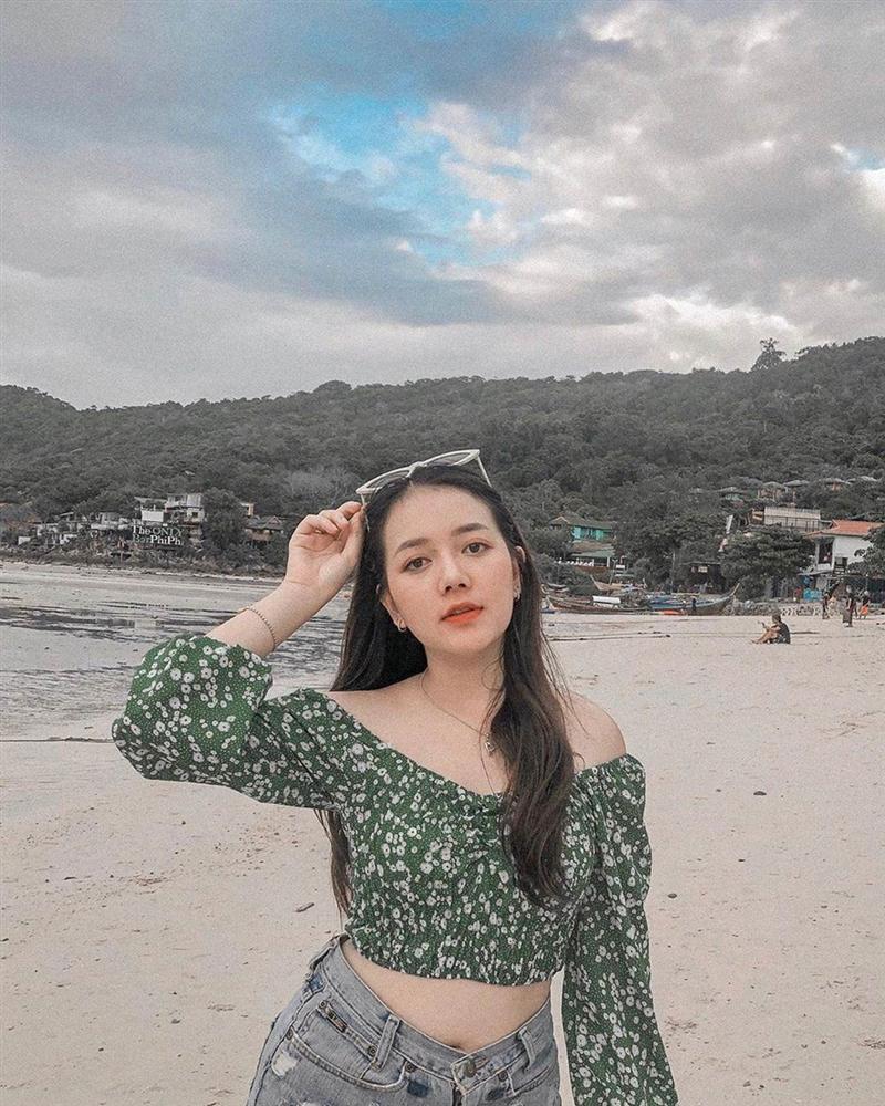 Bạn gái chăm diện áo tắm khoe dáng của tiền vệ Thái Lan-6