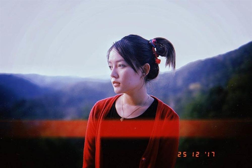 Bạn gái chăm diện áo tắm khoe dáng của tiền vệ Thái Lan-12