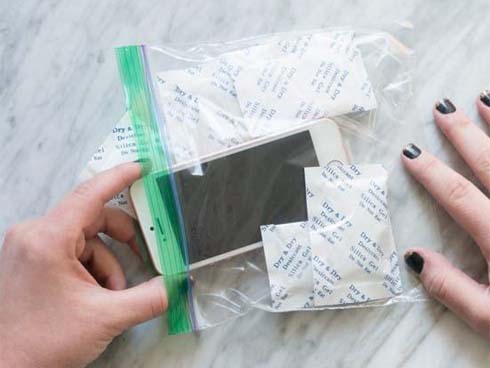 Vắt chanh xong đừng vội ném bỏ vỏ, cứ cho vào bồn rửa bát theo cách này, cả ngày nhà vẫn thơm phức-3