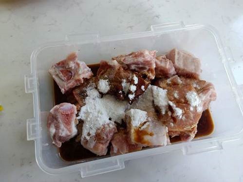 Không cần hầm, làm cách này sau 20 phút đã có ngay món sườn chín mềm, ngọt đậm-3