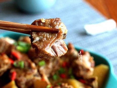 Không cần hầm, làm cách này sau 20 phút đã có ngay món sườn chín mềm, ngọt đậm
