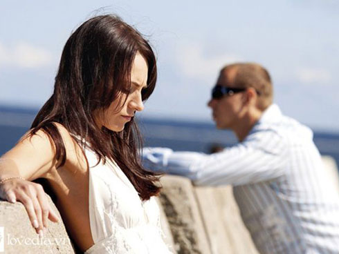 Tình cờ chứng kiến đứa trẻ 10 tuổi gào khóc vùng vẫy đòi về với bà nội, tôi sững sờ xé đơn ly hôn ngay trước cổng tòa rồi bỏ chạy về nhà-3