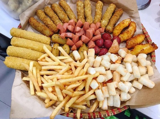 Bé trai 2 tuổi bị ung thư vì thói quen ăn vặt 