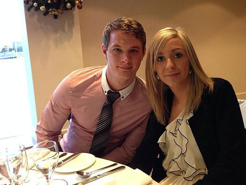 Cô bé suýt bị mù vì đầu bút chì bắn thẳng vào mắt-5