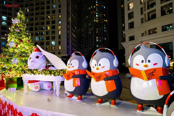 Vincom thắp sáng cây thông Noel khổng lồ, khởi động mùa lễ hội-3