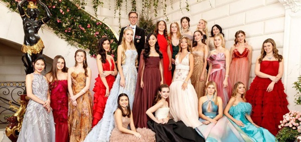 Đêm tiệc giới siêu giàu gây chú ý với màn ra mắt của 19 tiểu thư lá ngọc cành vàng, nổi bật nhất lại là cô gái châu Á này-2