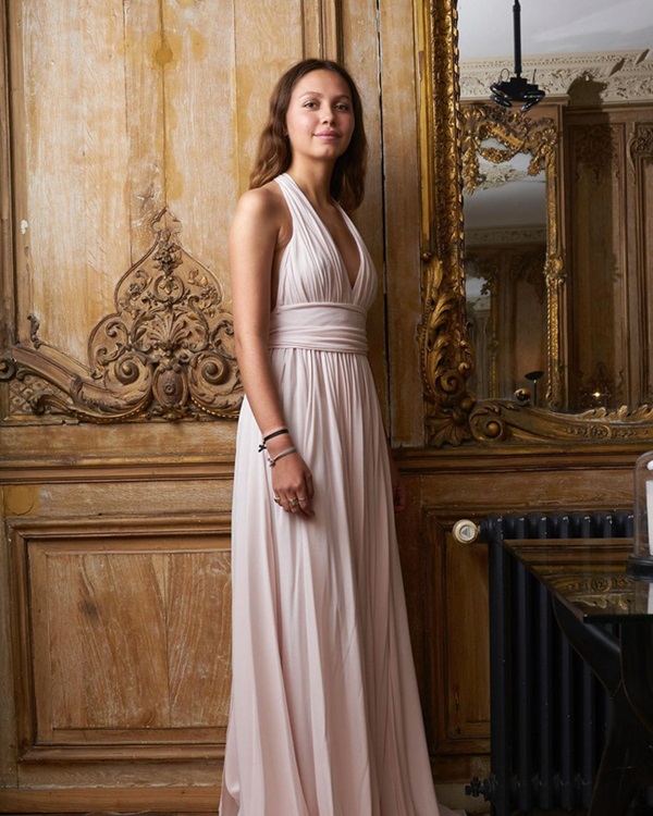 Đêm tiệc giới siêu giàu gây chú ý với màn ra mắt của 19 tiểu thư lá ngọc cành vàng, nổi bật nhất lại là cô gái châu Á này-4