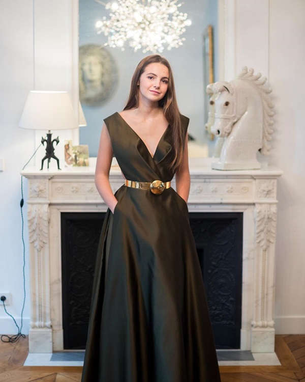 Đêm tiệc giới siêu giàu gây chú ý với màn ra mắt của 19 tiểu thư lá ngọc cành vàng, nổi bật nhất lại là cô gái châu Á này-5