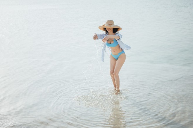 MC Thanh Mai gây choáng khi mặc bikini khoe body không tỳ vết ở tuổi 46-12