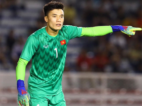 Bùi Tiến Dũng phải ngồi dự bị sau sai lầm, fan bất bình: Sao thầy Park phũ phàng như vậy?-7