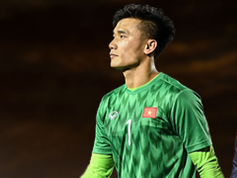 HLV Park Hang-seo lao vào sân, CĐV la ó vì trọng tài cướp trắng quả phạt góc của U22 Việt Nam-14