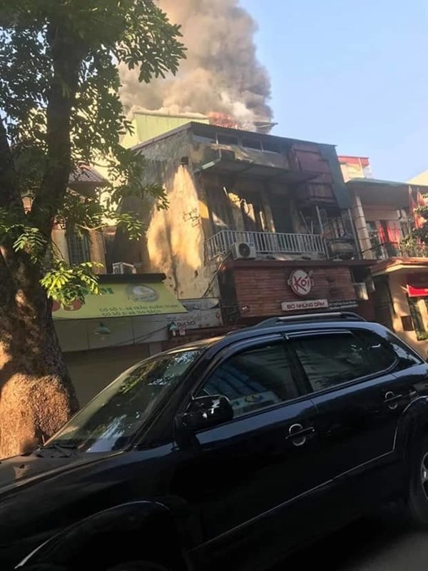 Cháy lớn quán karaoke sắp khai trương trên phố Thi Sách-6