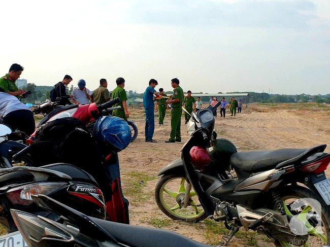 Kinh hoàng phát hiện thi thể cháy đen nằm dưới hố sâu giữa ban ngày-2