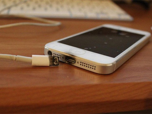 Ngoài việc gây hại mắt, trẻ xem điện thoại hơn 2 giờ/ngày còn vướng phải cả loạt vấn đề nghiêm trọng-4