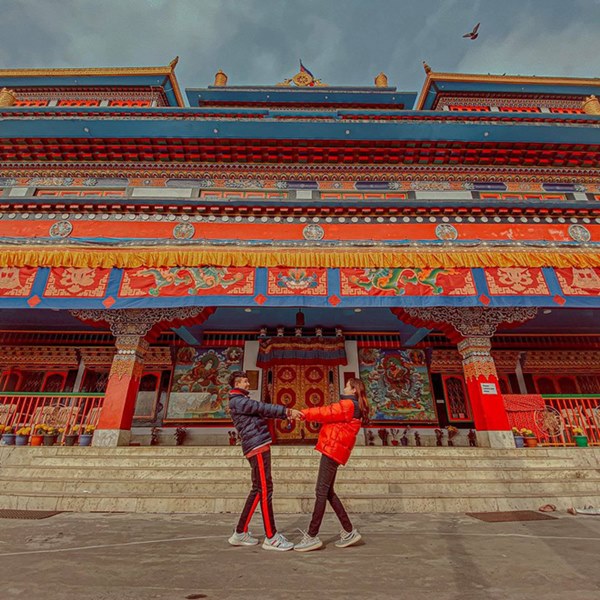 Loạt hình du lịch Ấn Độ của vợ chồng Minh Nhựa lại bị dân tình soi ra dùng app ghép mây trời - cánh chim, chỉnh màu thì quá gắt”-3