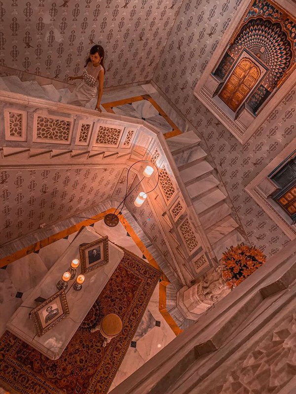 Loạt hình du lịch Ấn Độ của vợ chồng Minh Nhựa lại bị dân tình soi ra dùng app ghép mây trời - cánh chim, chỉnh màu thì quá gắt”-10