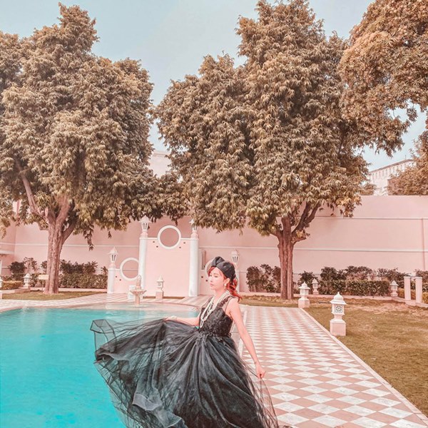 Loạt hình du lịch Ấn Độ của vợ chồng Minh Nhựa lại bị dân tình soi ra dùng app ghép mây trời - cánh chim, chỉnh màu thì quá gắt”-19