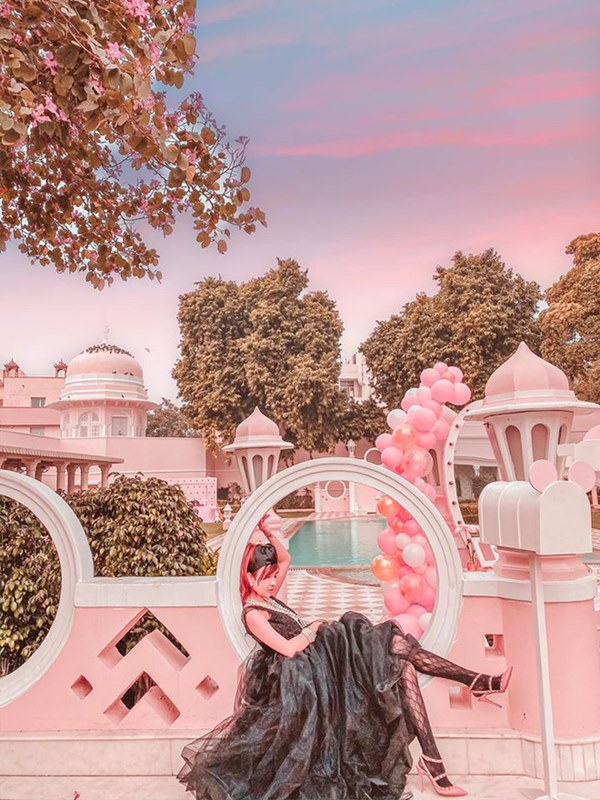 Loạt hình du lịch Ấn Độ của vợ chồng Minh Nhựa lại bị dân tình soi ra dùng app ghép mây trời - cánh chim, chỉnh màu thì quá gắt”-20