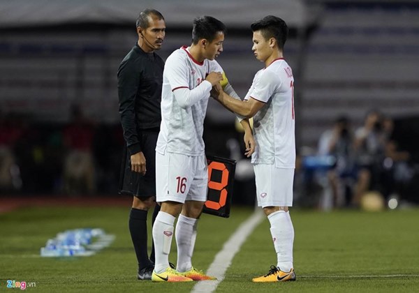Quang Hải bị đau rời sân sau gần 20 phút gặp Singapore-7