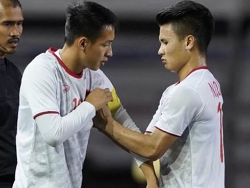 Tìm ra Info cầu thủ Singapore va chạm khiến Quang Hải đau đớn rời sân sớm: Chiều cao khủng hơn cả Văn Hậu, có bố là HLV trưởng của đội-5