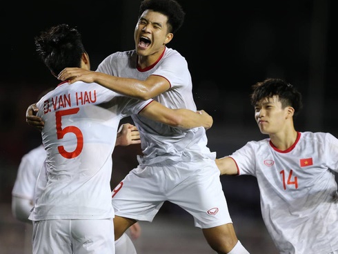 Chùm ảnh đẹp những pha không chiến của Việt Nam ở trận thắng kịch tính Singapore-15