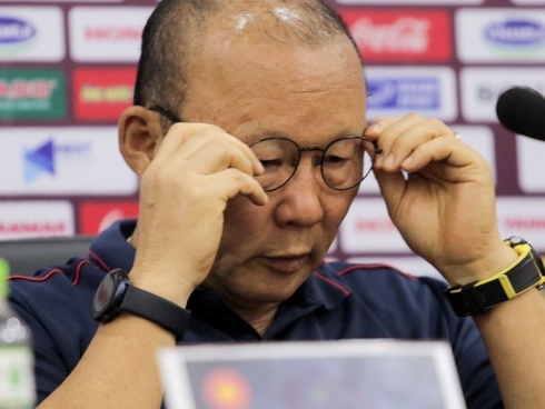 HLV Park ăn mừng cảm xúc sau bàn thắng của Đức Chinh-1