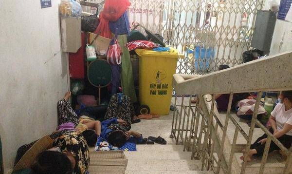 Người phụ nữ ngày thay áo cho người đã mất, đêm ăn lộc trời” từ nhà tang lễ-2