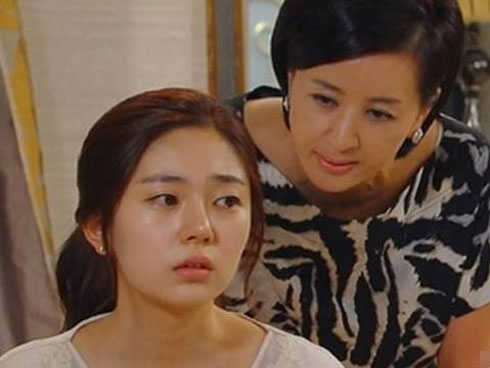 Mẹ trao tặng 20 cây vàng, ngay ngày hôm sau chị dâu đến nói xin lại số vàng đó nhưng vợ tôi lại có hành động khiến cả nhà phải khốn đốn-2