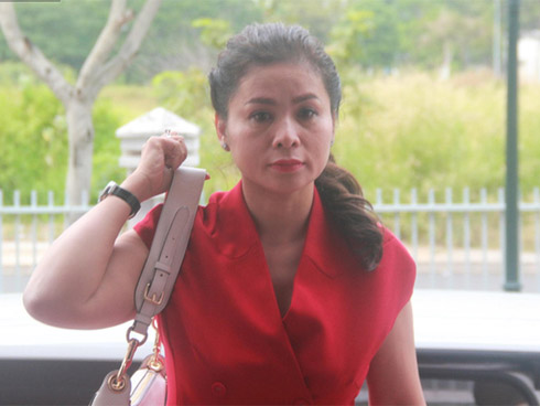 Bà Thảo tiếp tục nói HĐXX đang xử ép, ông Vũ chia sẻ: Nếu đúng luật cha mẹ qua phải 50% lận, cô ấy nói giống như chồng mình đi ở đợ-12