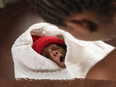 Chuyện về những người mẹ nghèo khó ở khu ổ chuột phải bán con: Mỗi đứa trẻ có giá vài trăm nghìn, tương lai ở tổ ấm mới