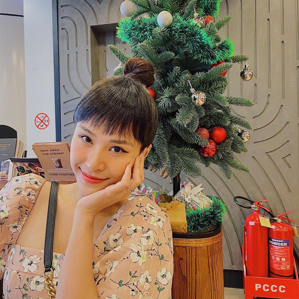 Gái có chồng” Đông Nhi vừa F5 sương sương với tóc mái đã bị fan phũ phàng khuyên bỏ mái đi càng sớm càng tốt-2