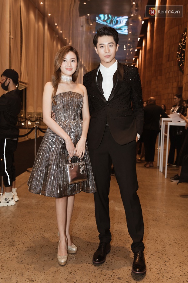 Nhã Phương diện đầm chặt hết nấc nhưng trang điểm bợt, Ngọc Trinh lại làm quá với tóc dài tận... đùi-12