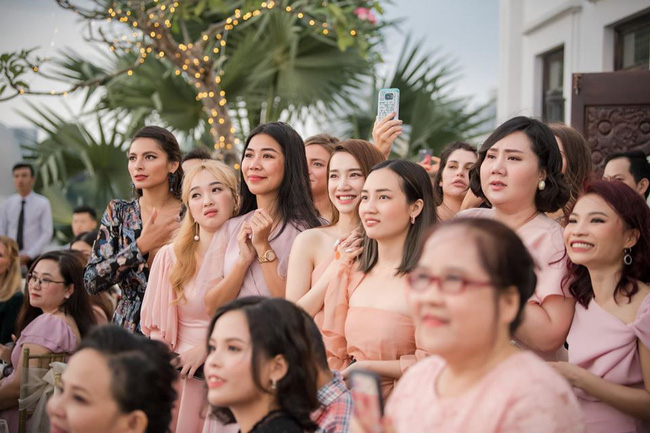 Á hậu Hoàng Oanh lần đầu chia sẻ cảm xúc sau hôn lễ trong mơ cùng ông xã người Mỹ điển trai, nhớ nhất câu nói này từ mẹ chồng-3