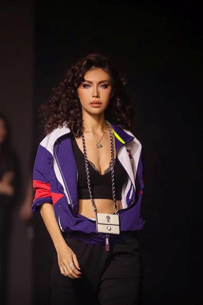 Phát hờn vì Hà Anh trông mòn con mắt nhờ mặc váy dây xẻ cao hút ánh nhìn-7