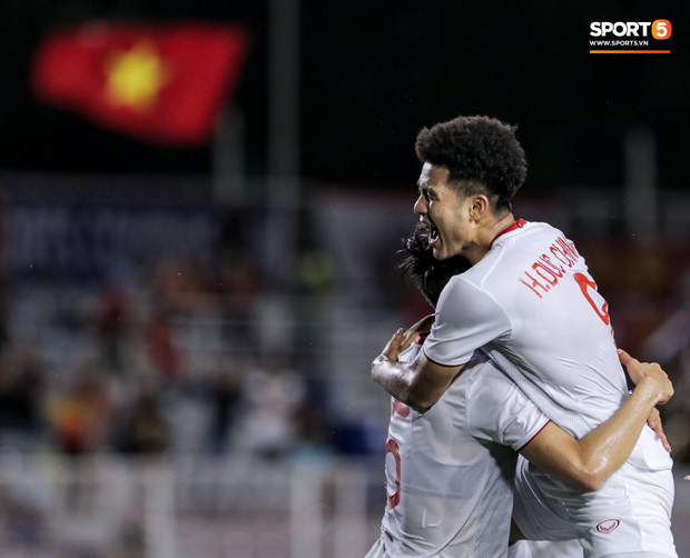 Ăn gian nhưng bị Đức Chinh phát hiện, cầu thủ Singapore gián tiếp khiến đội nhà thua đau-1